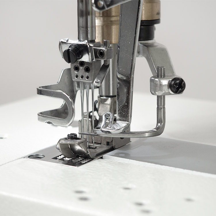TEXI TRECCIA N PREMIUM EX 3-Nadel-Flachbett-Coverstichmaschine (Interlock) mit integriertem AC-Servomotor und Nadelpositionierung – komplette Nähmaschine