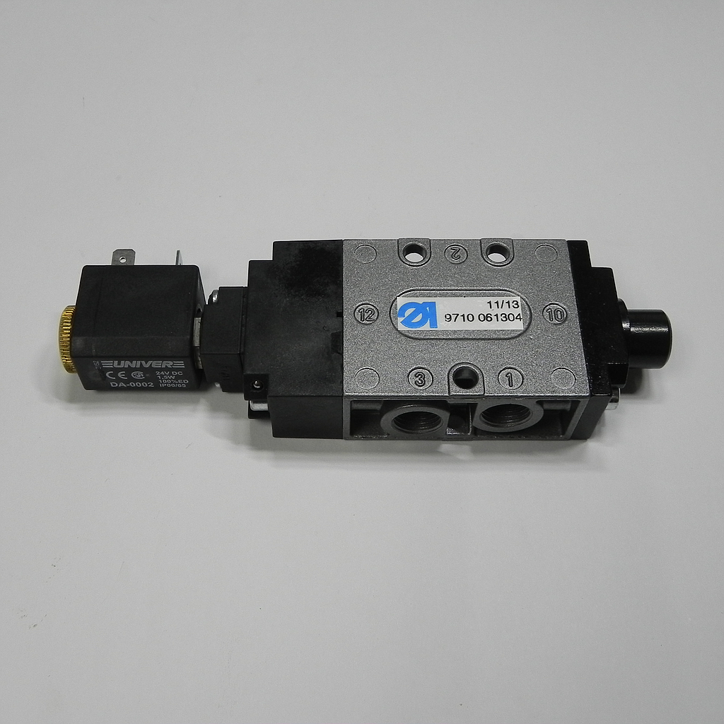 9710 061304 - solenoid valve